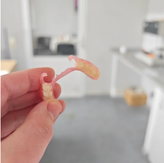 Dr Domingues, dentiste à Tigery : Guide d'entretien des appareils amovibles